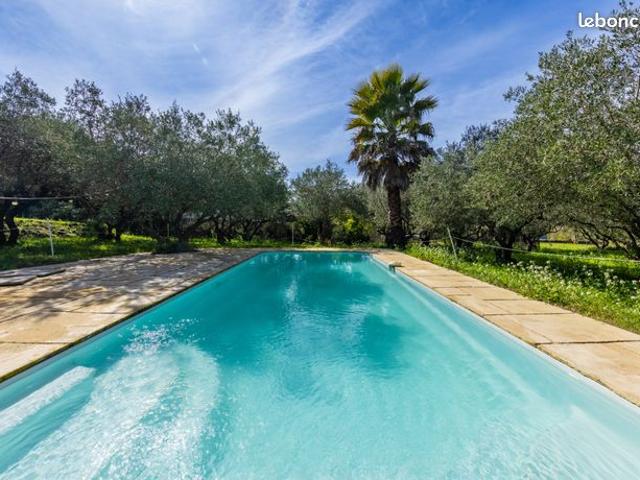 Propriété 6 pièces 220 m²