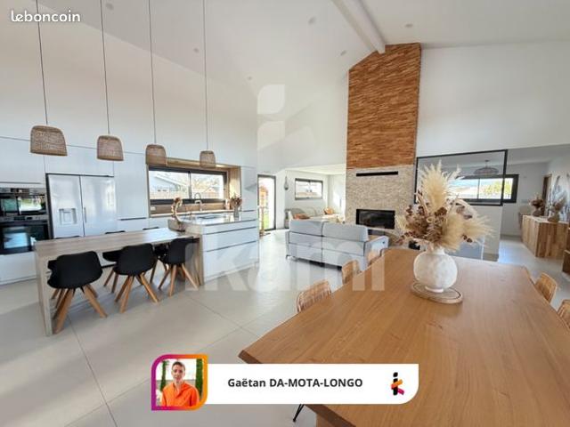 Propriété 6 pièces 220 m²
