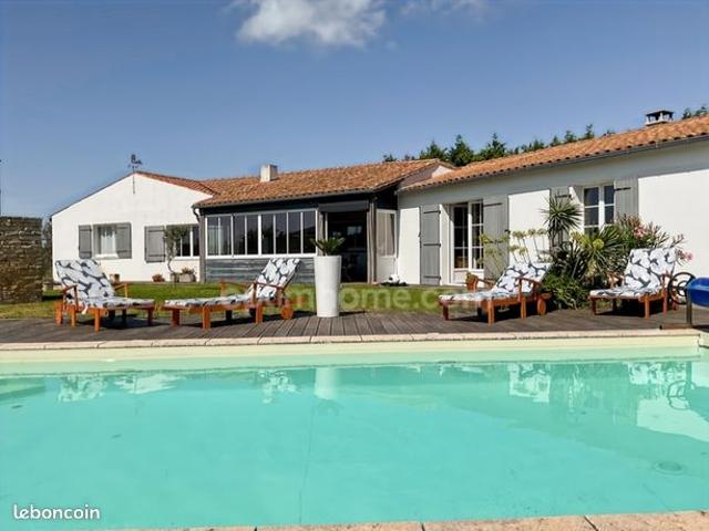 Propriété 6 pièces 220 m²