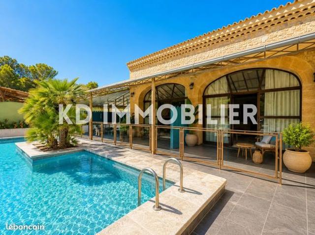 Propriété 6 pièces 220 m²