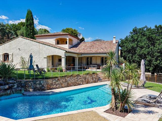 Propriété 6 pièces 220 m²