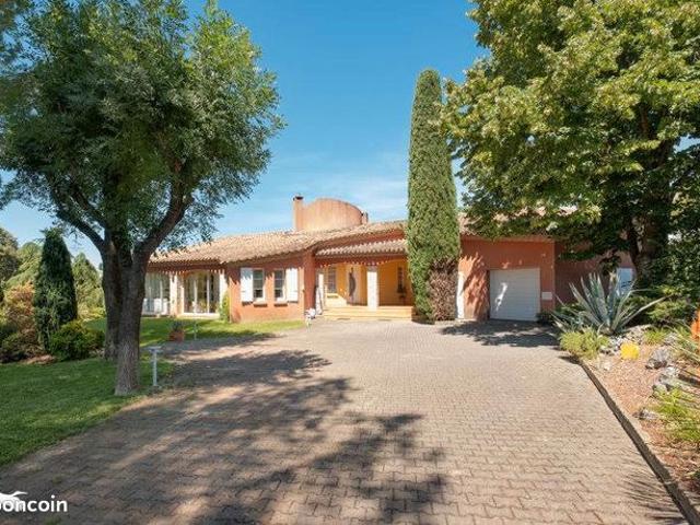 Propriété 6 pièces 220 m²