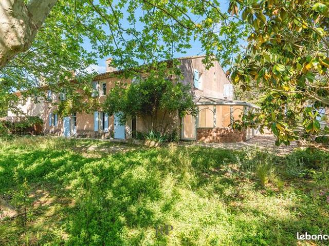 Propriété 6 pièces 220 m²
