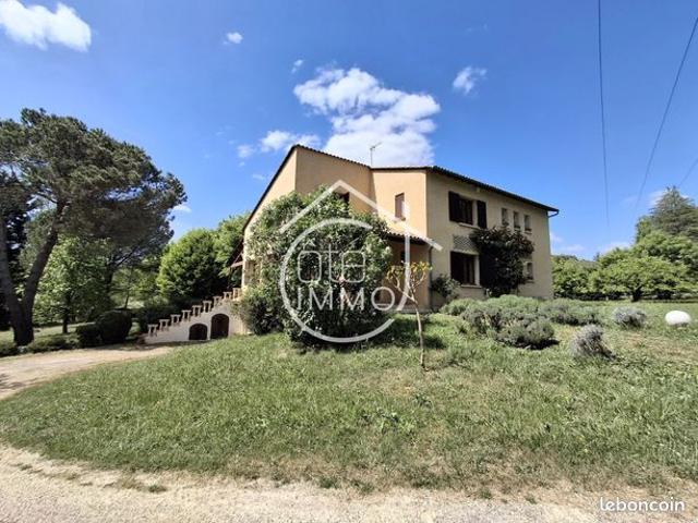 Propriété 6 pièces 220 m²