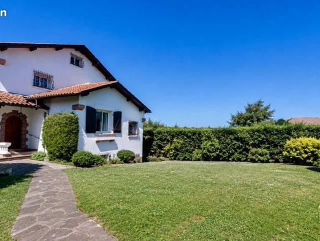Propriété 6 pièces 221 m²
