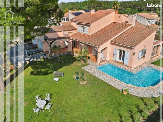 Propriété 6 pièces 221 m²