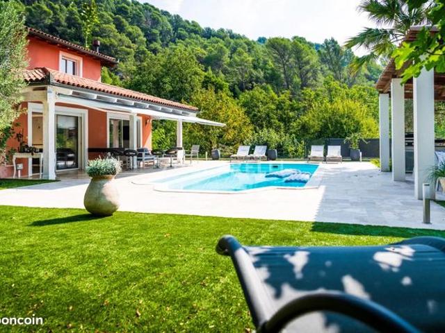 Propriété 6 pièces 222 m²