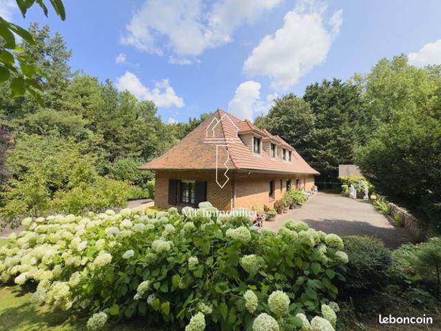 Propriété 6 pièces 223 m²