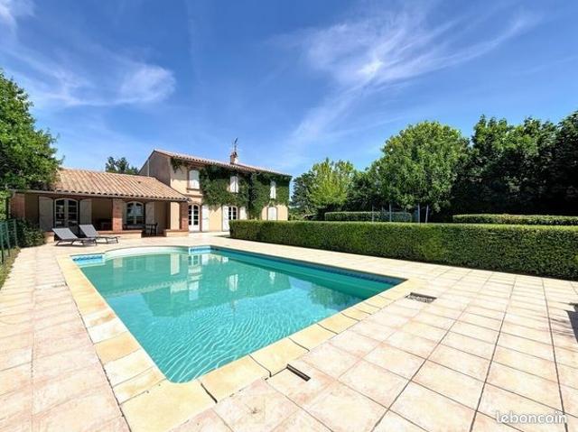 Propriété 6 pièces 223 m²