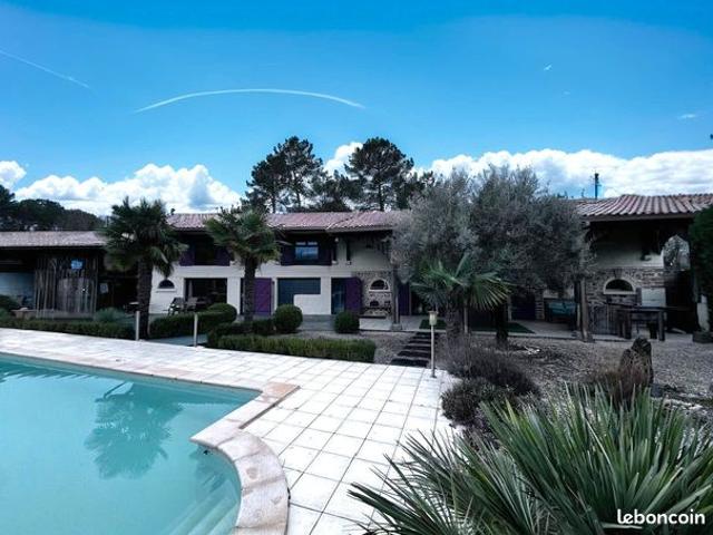 Propriété 6 pièces 223 m²