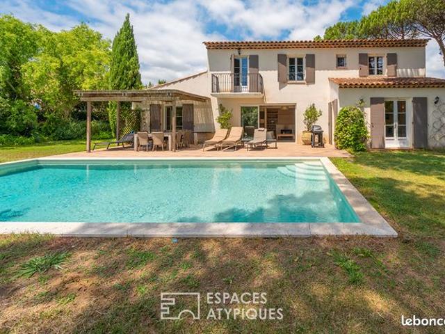 Propriété 6 pièces 223 m²