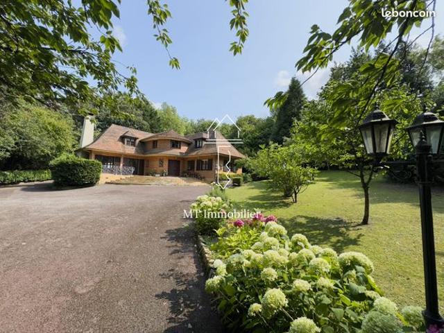 Propriété 6 pièces 223 m²