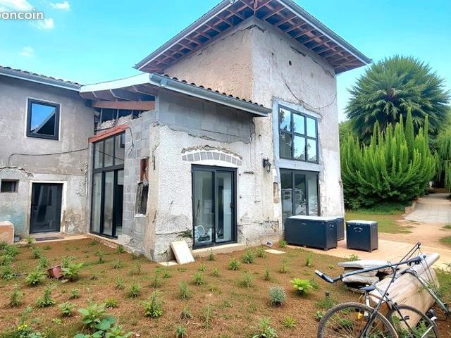 Propriété 6 pièces 234 m²