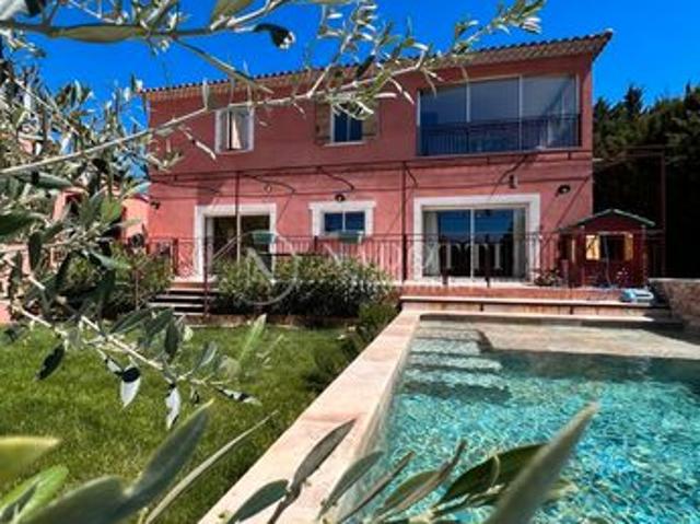 Propriété 6 pièces 234 m²