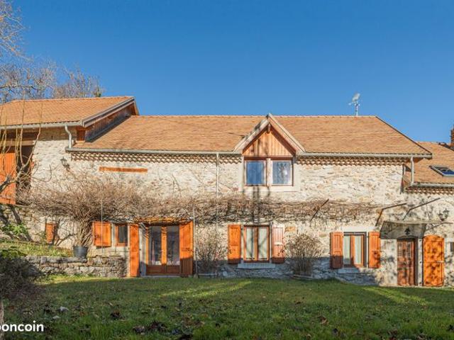 Propriété 6 pièces 234 m²