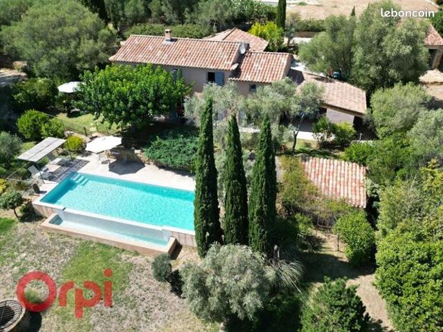 Propriété 6 pièces 235 m²