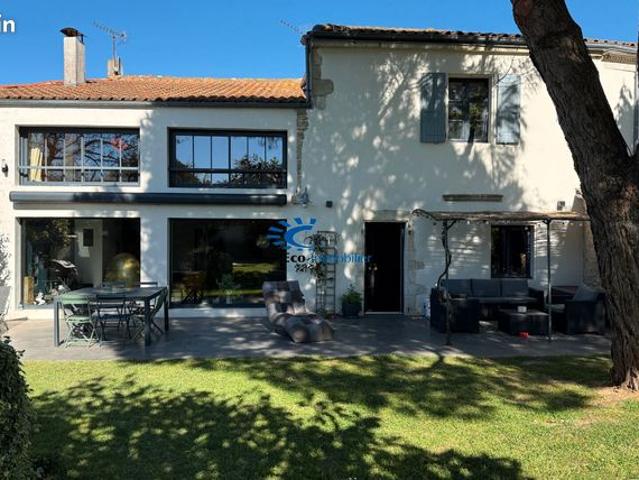 Propriété 6 pièces 235 m²