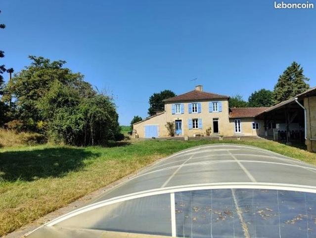 Propriété 6 pièces 235 m²