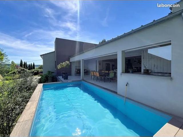 Propriété 6 pièces 235 m²