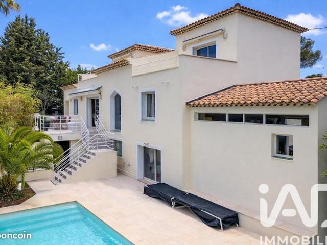 Propriété 6 pièces 235 m²