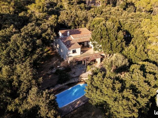 Propriété 6 pièces 235 m²