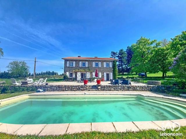 Propriété 6 pièces 235 m²