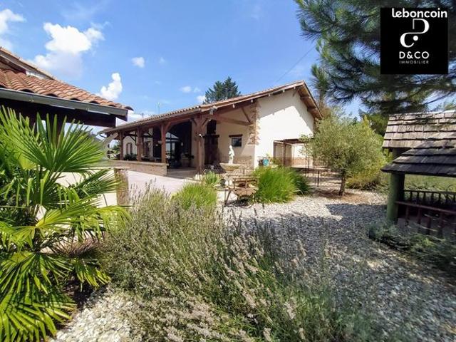 Propriété 6 pièces 235 m²