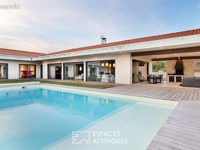 Propriété 6 pièces 235 m²