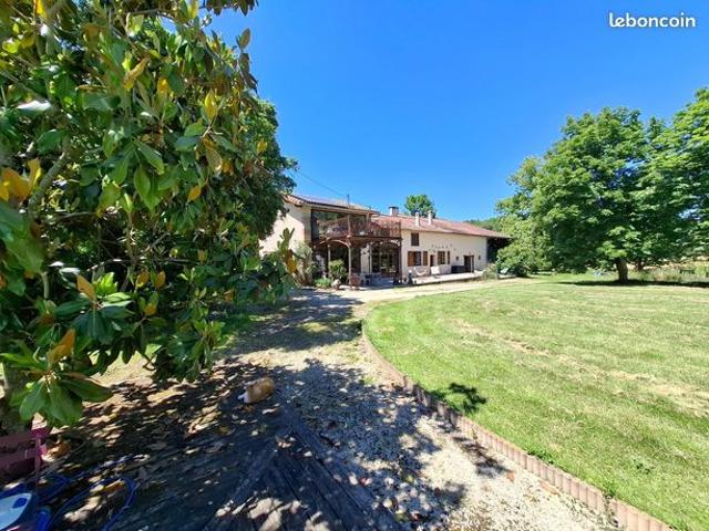 Propriété 6 pièces 237 m²
