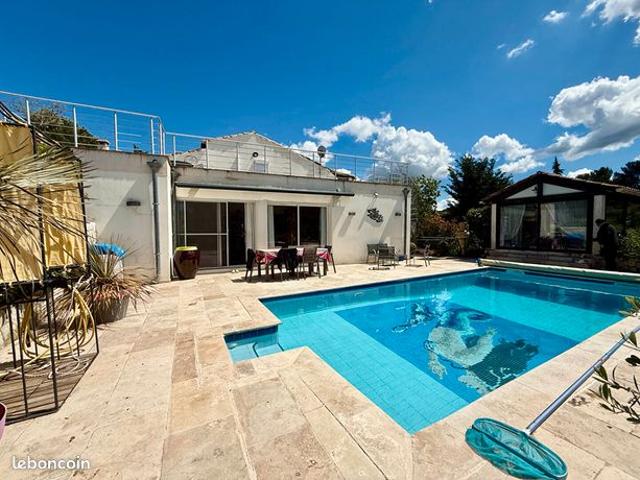 Propriété 6 pièces 238 m²