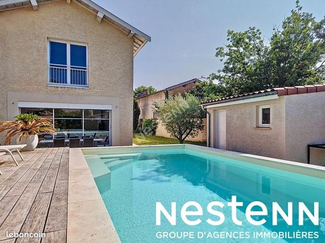 Propriété 6 pièces 230 m²