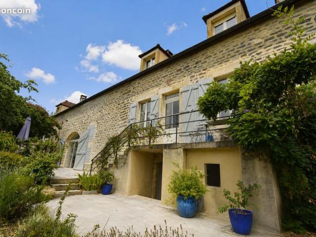 Propriété 6 pièces 230 m²