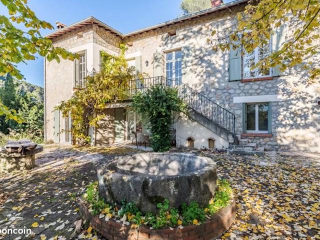 Propriété 6 pièces 230 m²