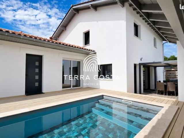 Propriété 6 pièces 230 m²