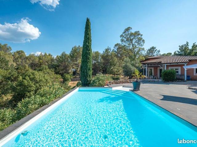 Propriété 6 pièces 230 m²