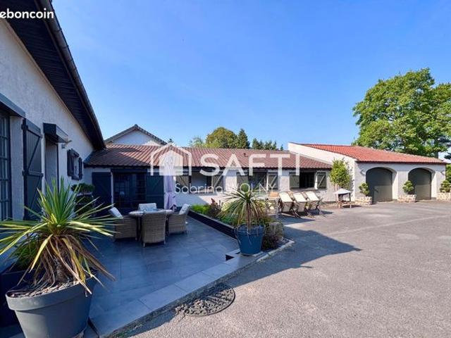 Propriété 6 pièces 230 m²