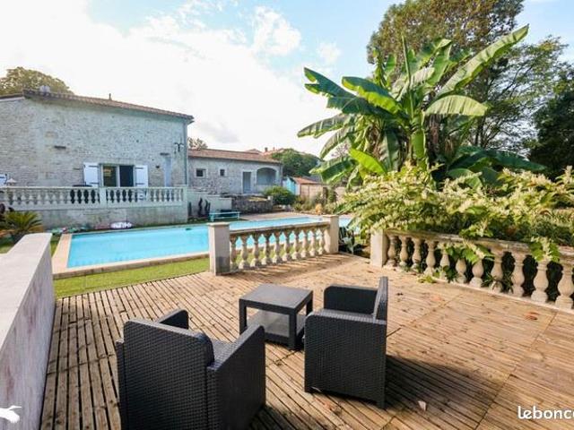 Propriété 6 pièces 230 m²