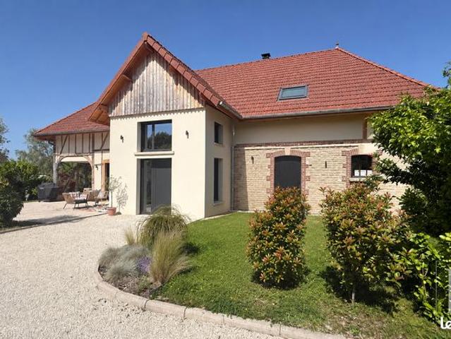 Propriété 6 pièces 230 m²