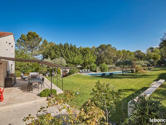 Propriété 6 pièces 230 m²