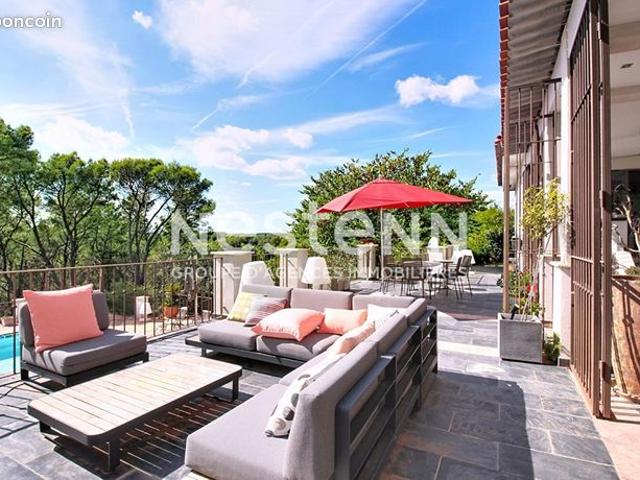 Propriété 6 pièces 230 m²