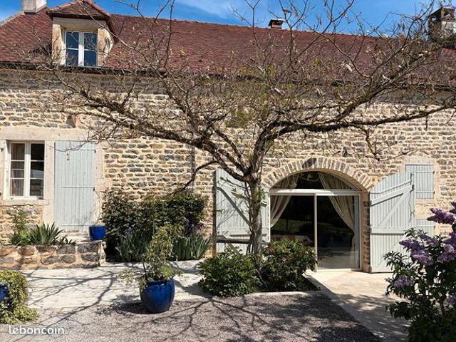 Propriété 6 pièces 230 m²