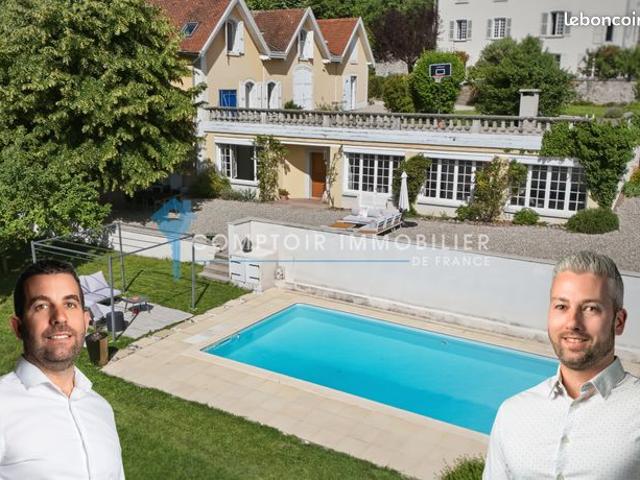 Propriété 6 pièces 230 m²