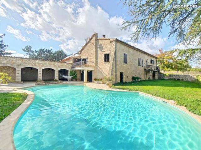 Propriété 6 pièces 231 m²
