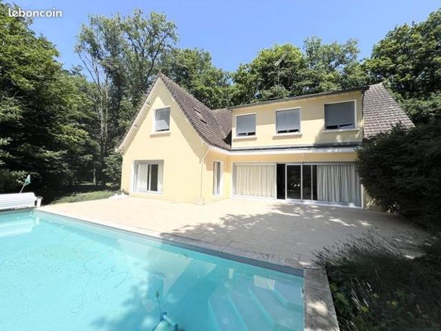 Propriété 6 pièces 231 m²
