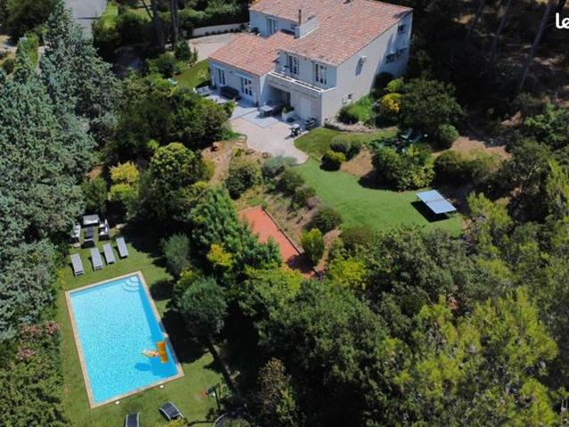 Propriété 6 pièces 232 m²