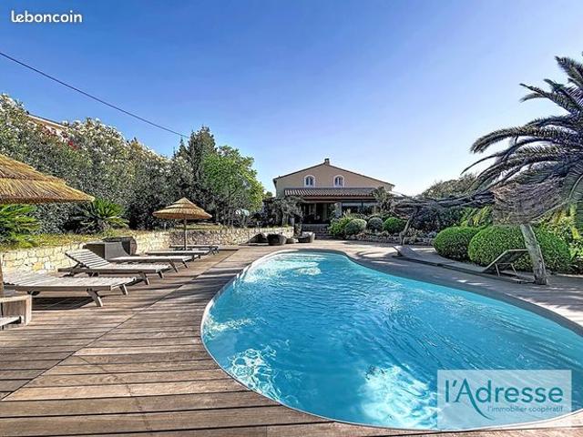Propriété 6 pièces 232 m²