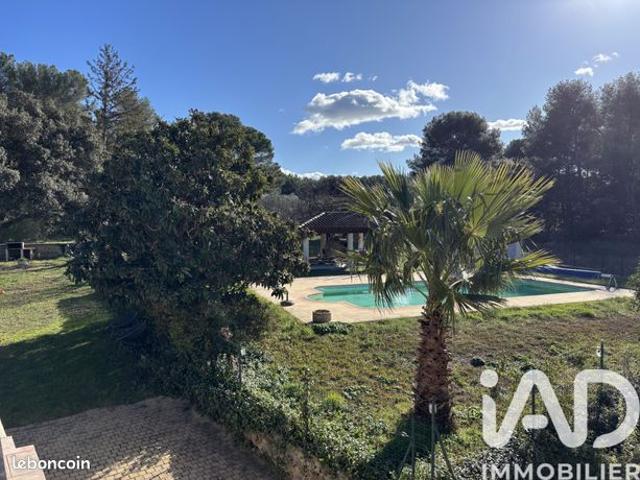 Propriété 6 pièces 233 m²