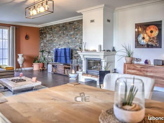 Propriété 6 pièces 244 m²