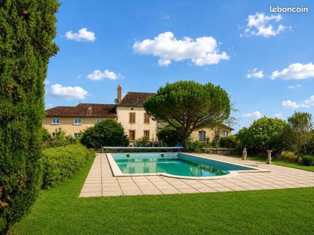Propriété 6 pièces 245 m²