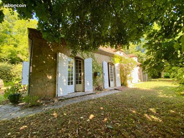 Maison 6 pièces 245 m²